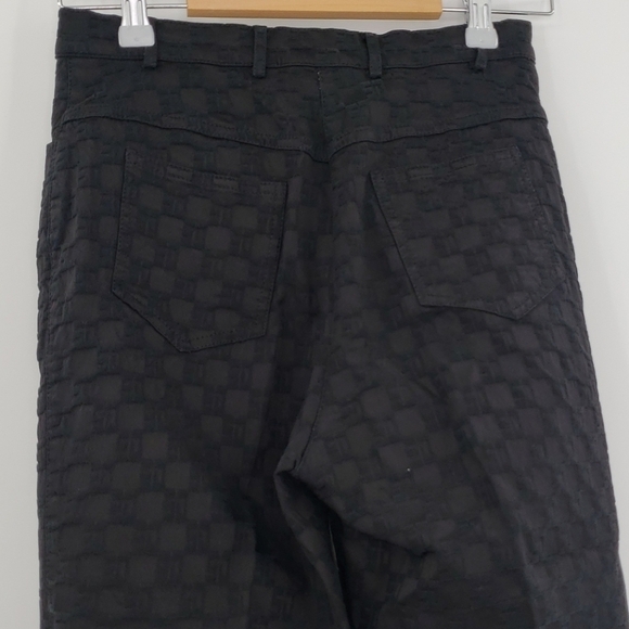 St. John Sport Essentials by Marie Gray - Picture 6 of 9